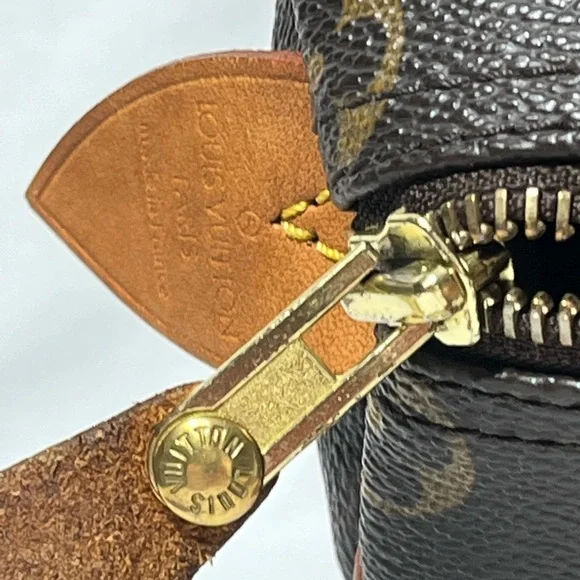 SOLD- Authentic Louis Vuitton Speedy 25 Monogram - Picture 13 of 16